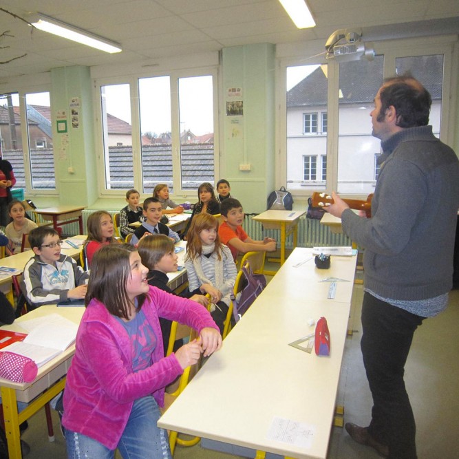 Photos prises lors de l'intervention de Laurent Madiot en Haute Saône (de nov 2013 à juin 2014).
Avec l'Addim 70 et le dispositif La Bulle (scène itinérante de Haute Saône)
Merci à Caroline Py et Lucie L'Héritier ainsi qu'aux institutrices et enfants des écoles du Triangle Vert.