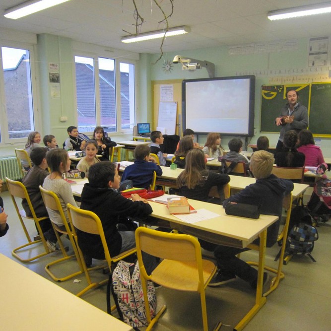 Photos prises lors de l'intervention de Laurent Madiot en Haute Saône (de nov 2013 à juin 2014).
Avec l'Addim 70 et le dispositif La Bulle (scène itinérante de Haute Saône)
Merci à Caroline Py et Lucie L'Héritier ainsi qu'aux institutrices et enfants des écoles du Triangle Vert.