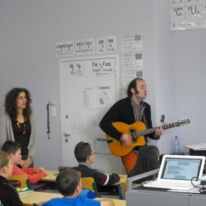 Photos prises lors de l'intervention de Laurent Madiot en Haute Saône (de nov 2013 à juin 2014).
Avec l'Addim 70 et le dispositif La Bulle (scène itinérante de Haute Saône)
Merci à Caroline Py et Lucie L'Héritier ainsi qu'aux institutrices et enfants des écoles du Triangle Vert.